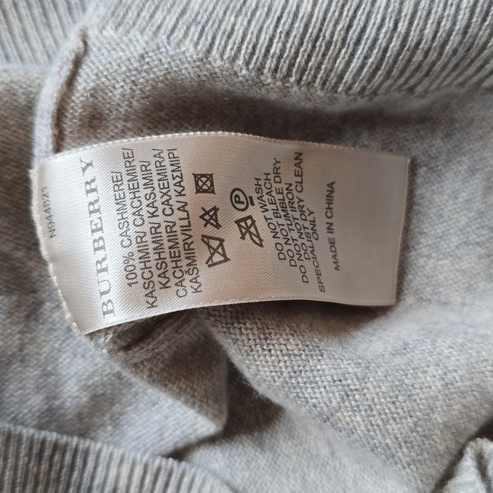 Burberry Men's Cashmere v-neck sweater- XL - Picture 3 of 5